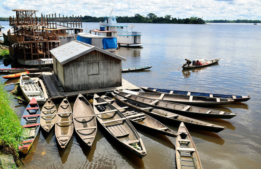 Smallholders living along the Amazon river in Brazil have got used to adapting. Neil Palmer/CIAT