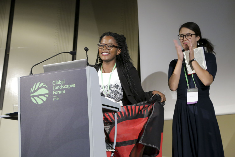 Tamanda Chabvuta wins most popular video prize - picture credit : Andrew Wheeler for Wild Dog Limited / WLE_CGIAR 2015